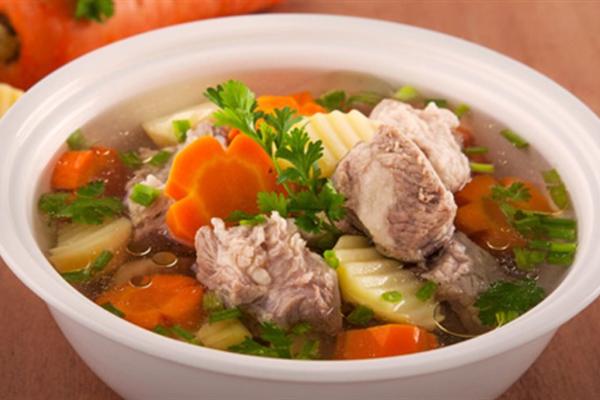 Рецепт: суп из свиных рёбрышек с овощами и корнеплодами